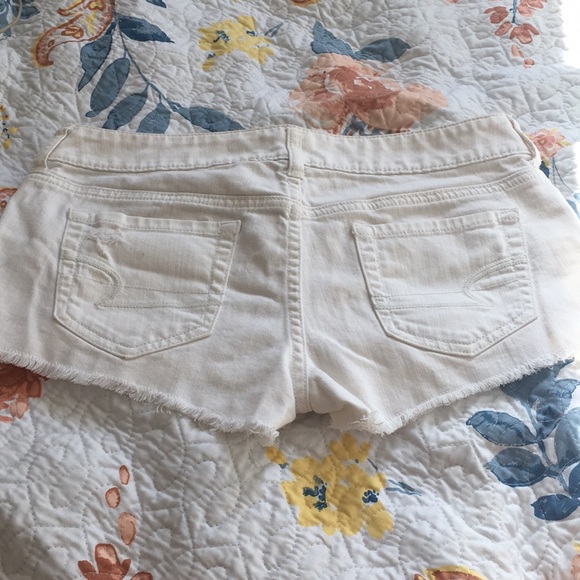 American eagle white jean shorts. Size 8 - Picture 2 of 3